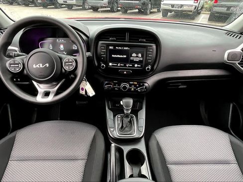 Used 2025 Kia Soul LX w/ LX Technology Package image 15