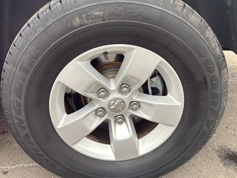 Used 2016 RAM 1500 Express image 12