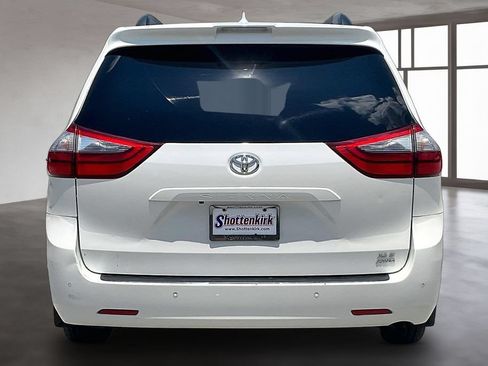 Used 2020 Toyota Sienna XLE Premium AWD/4WD image 5