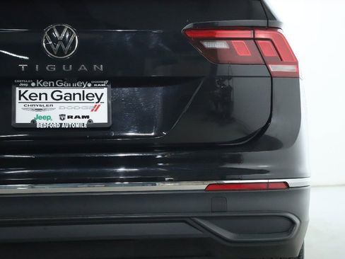 Used 2024 Volkswagen Tiguan SE image 46