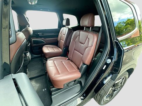 Used 2024 Kia Telluride EX w/ EX Captain's Chair Package image 25