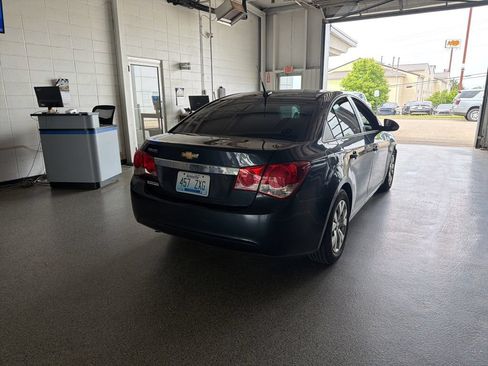 Used 2014 Chevrolet Cruze LS FWD image 3