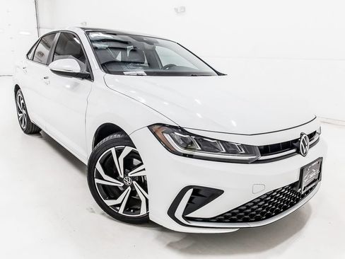 Used 2025 Volkswagen Jetta SEL FWD image 10