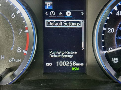 Used 2017 Toyota Highlander XLE FWD image 19