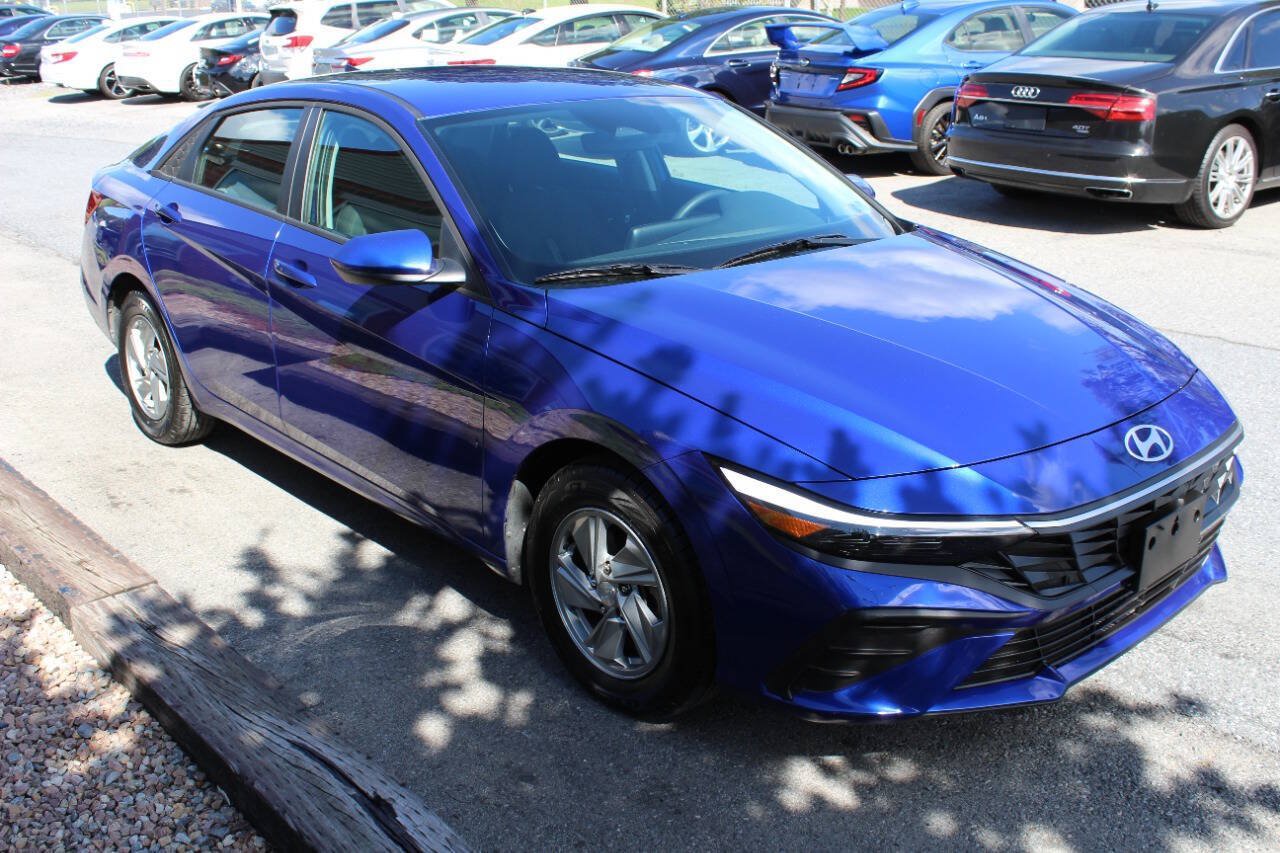Used 2025 Hyundai Elantra SE FWD image 5