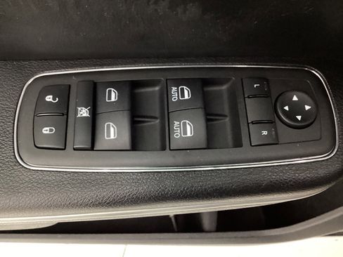 Used 2019 Dodge Charger SXT w/ Leather Interior Group image 39