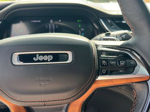 Used 2022 Jeep Grand Cherokee Summit AWD/4WD image 23