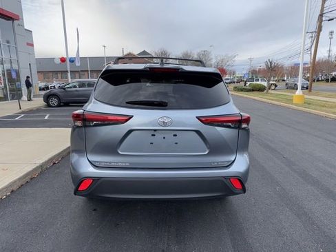 Certified 2022 Toyota Highlander LE image 7