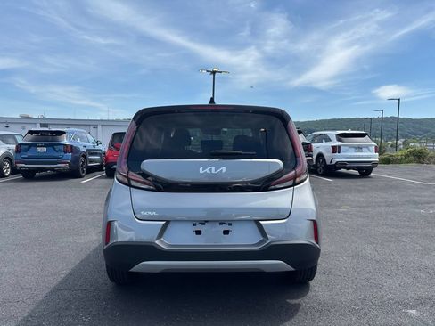 Used 2024 Kia Soul LX w/ Option Group 015 FWD image 4