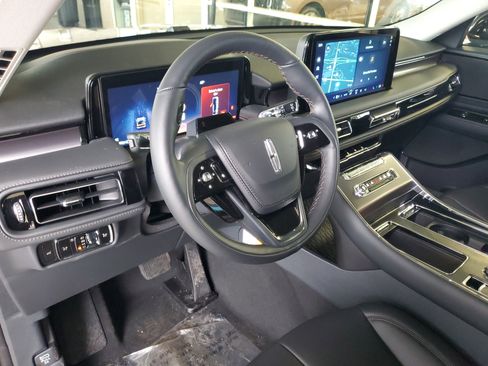 New 2026 Lincoln Aviator AWD image 12