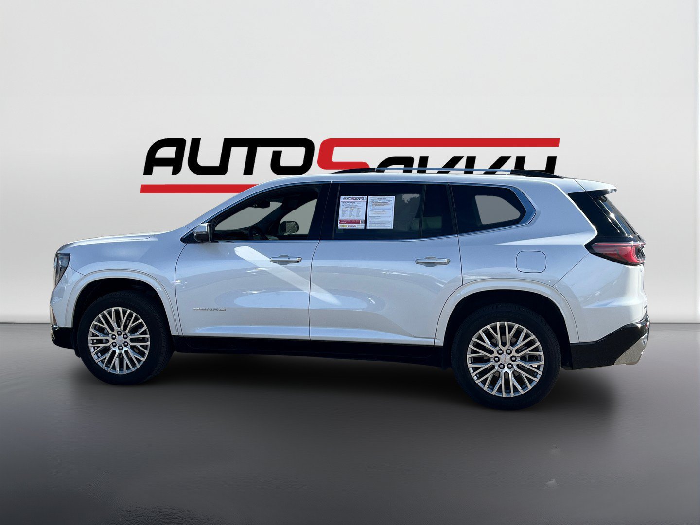 Used 2025 GMC Acadia Denali w/ LPO, Floor Liner Package FWD image 8