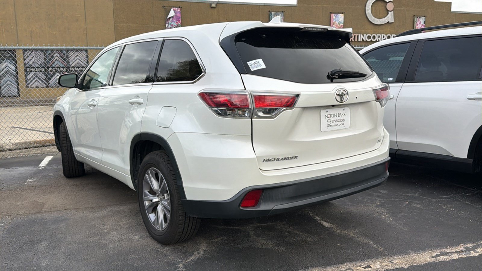 Used 2015 Toyota Highlander LE FWD image 21