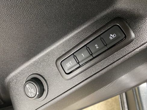 Used 2020 Chevrolet Equinox Premier image 32