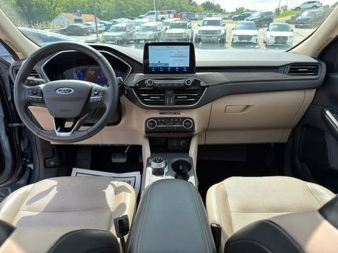 Used 2020 Ford Escape Titanium FWD image 16