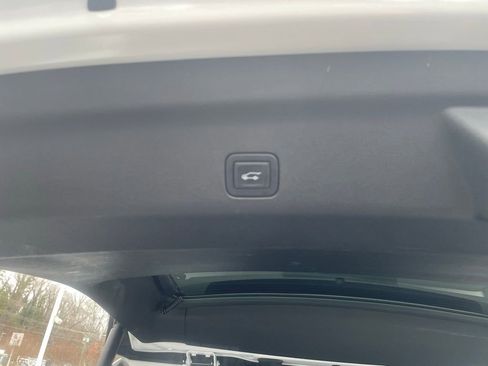 Used 2024 Chevrolet Suburban Premier image 26