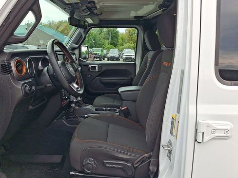 Used 2023 Jeep Gladiator Mojave w/ Cold Weather Group AWD/4WD image 17