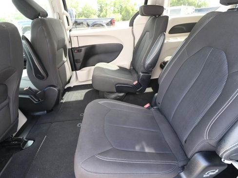 Used 2023 Chrysler Voyager LX FWD image 9