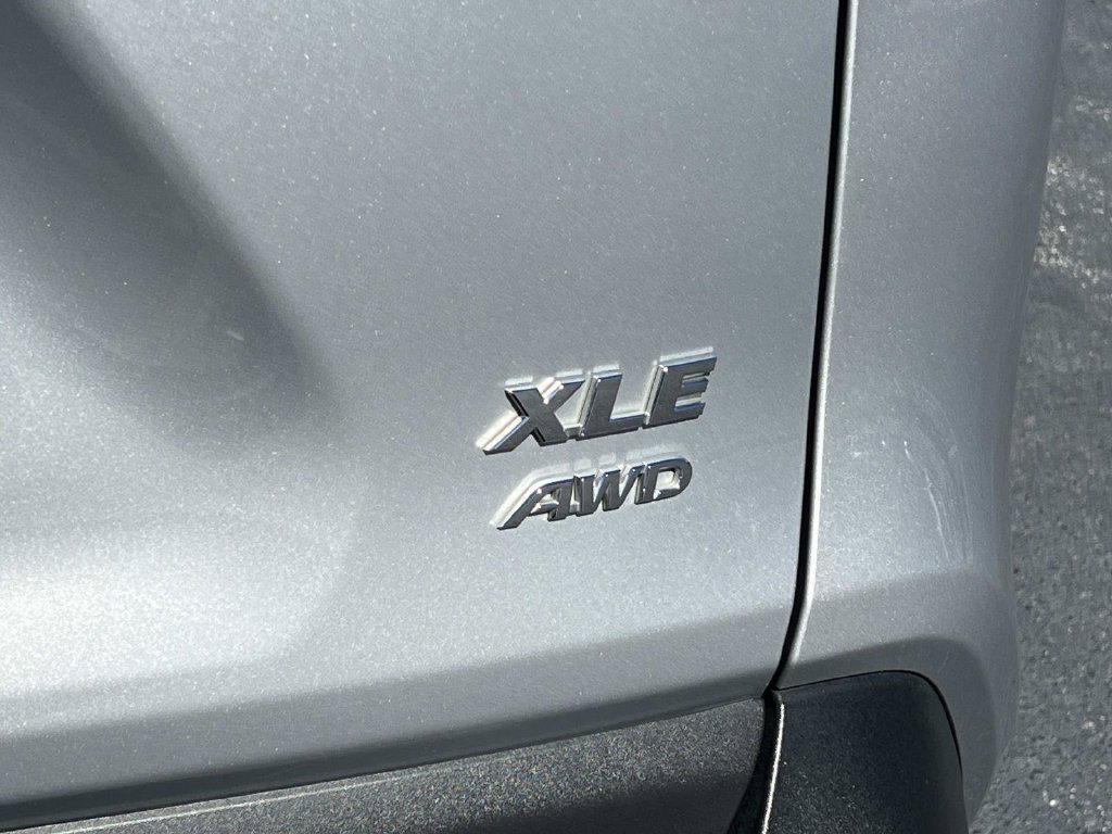 Used 2025 Toyota RAV4 XLE AWD/4WD image 10