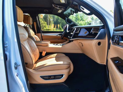 Certified 2023 Jeep Grand Wagoneer Series III AWD/4WD image 9
