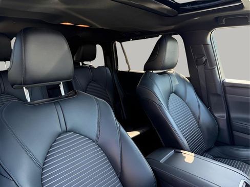 Used 2021 Toyota Highlander XSE FWD image 38