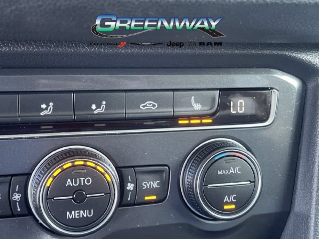 Used 2021 Volkswagen Tiguan SE w/ Panoramic Sunroof Package FWD image 24
