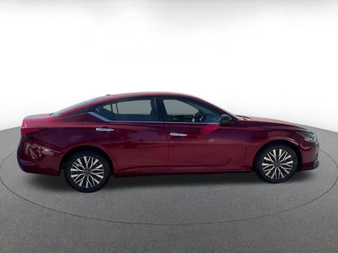 Used 2025 Nissan Altima 2.5 SV FWD image 16