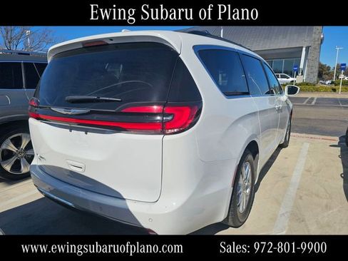Used 2022 Chrysler Pacifica Touring-L image 4