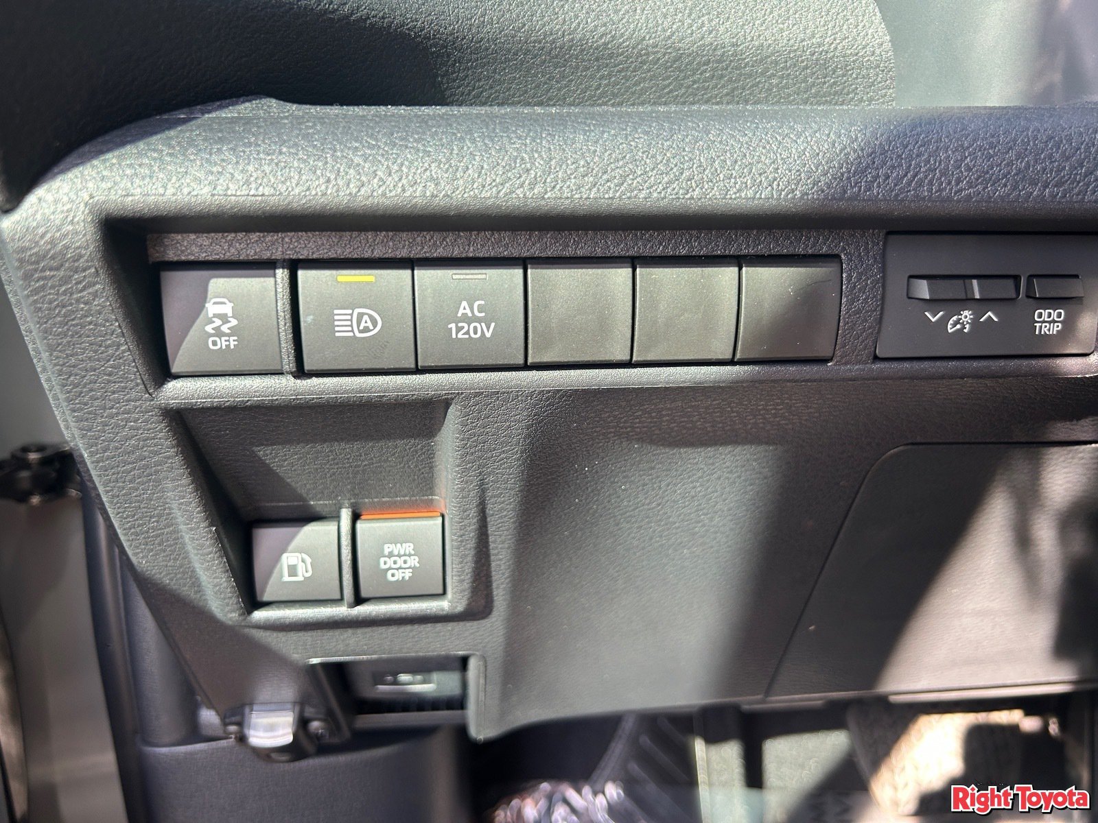 New 2026 Toyota Sienna XLE Woodland Edition AWD/4WD image 30