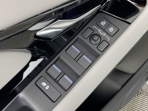 New 2026 Land Rover Range Rover Evoque S image 21