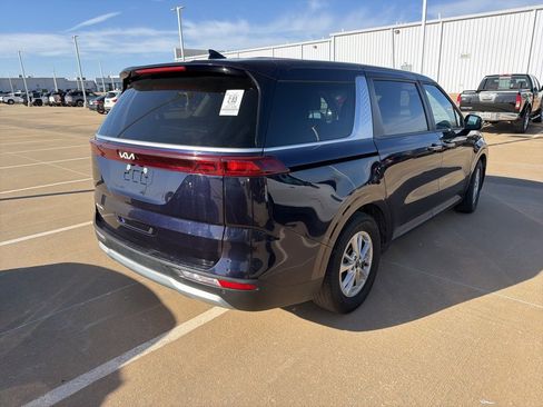 Used 2024 Kia Carnival LX image 4
