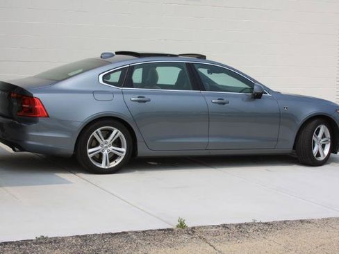 Used 2018 Volvo S90 T5 Momentum w/ Convenience Package image 20