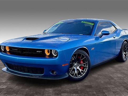Used 2015 Dodge Challenger SRT image 1