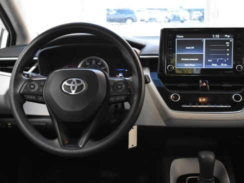 Used 2022 Toyota Corolla LE image 31