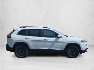 Used 2018 Jeep Cherokee Latitude Plus video 4