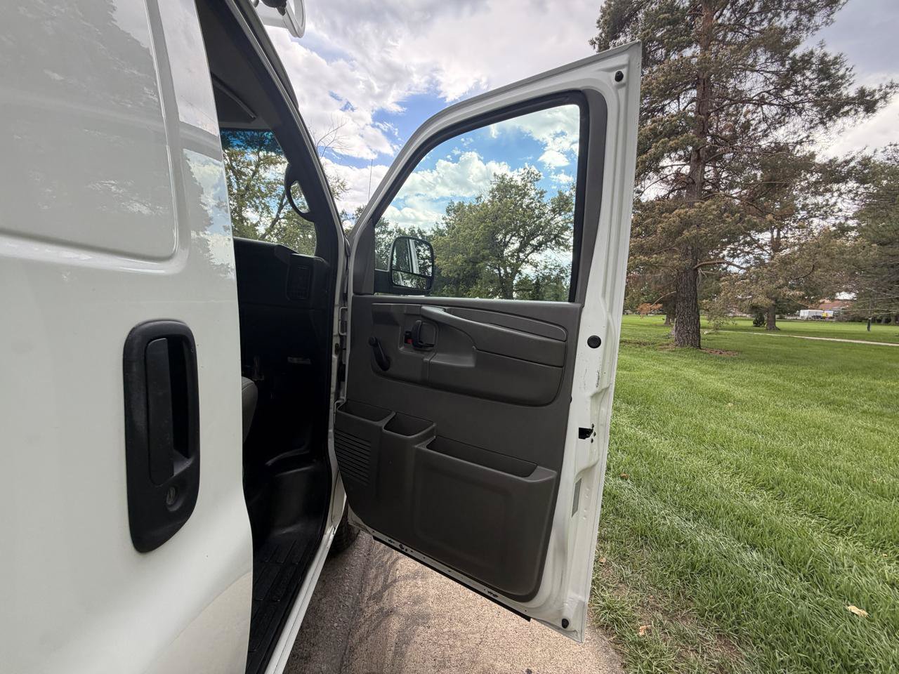 Used 2013 Chevrolet Express 1500 AWD image 13