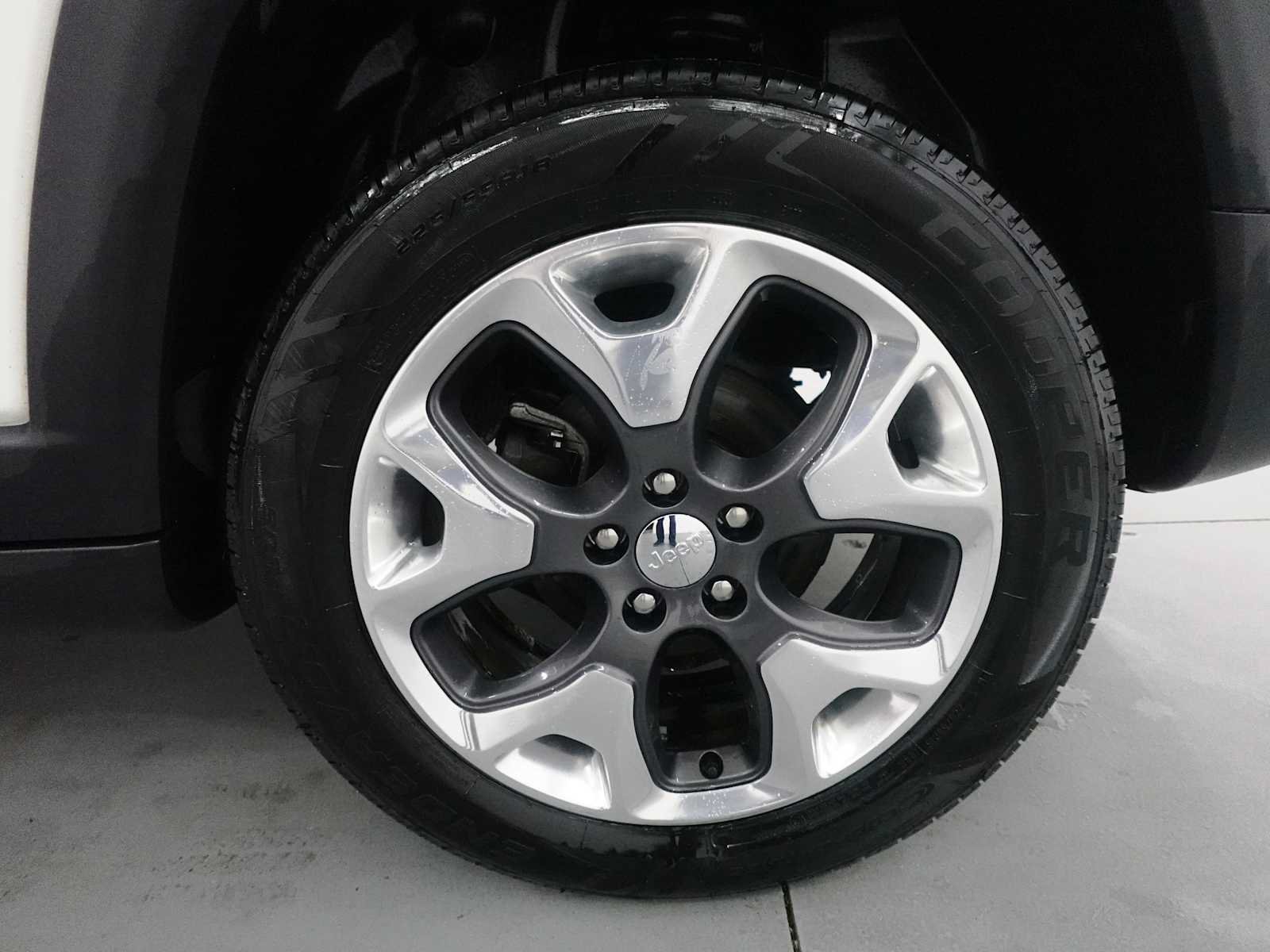 Used 2019 Jeep Compass Limited AWD/4WD image 9