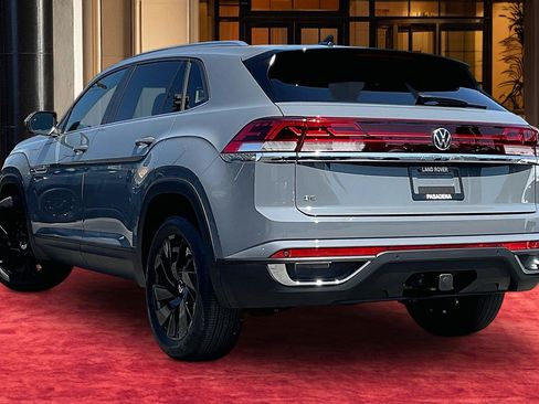 Used 2024 Volkswagen Atlas Cross Sport SE FWD image 11