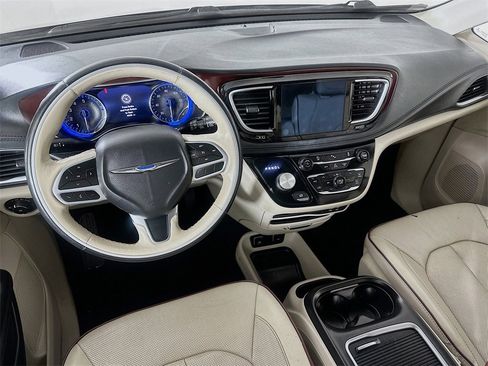 Used 2020 Chrysler Pacifica Limited w/ Tire & Wheel Group image 31