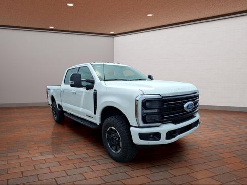 Used 2026 Ford F350 Platinum w/ Tremor Off-Road Package AWD/4WD image 2