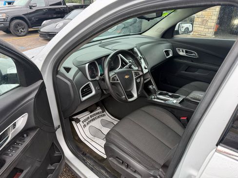 Used 2017 Chevrolet Equinox LT w/ Convenience Package AWD/4WD image 9