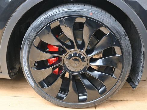Used 2024 Tesla Model Y Performance AWD/4WD image 13