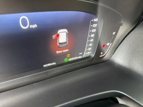 Used 2025 Honda Pilot Black Edition image 15