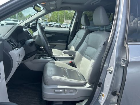 Used 2017 Honda Pilot Touring image 9