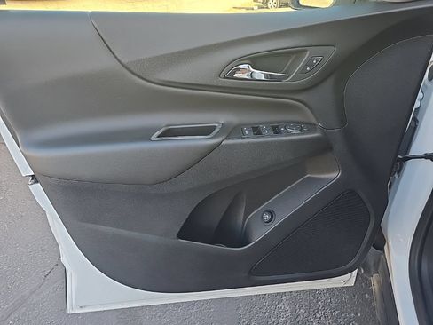 Certified 2024 Chevrolet Equinox LT FWD image 11
