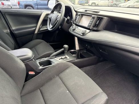 Used 2017 Toyota RAV4 XLE FWD image 19