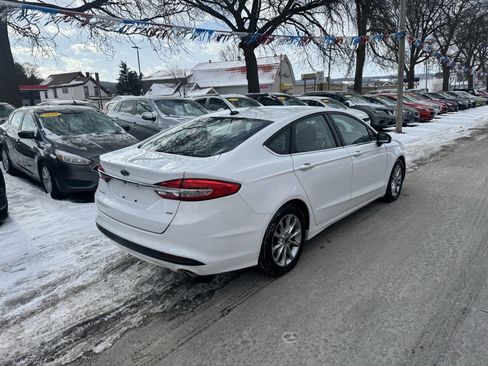 Used 2017 Ford Fusion SE image 5