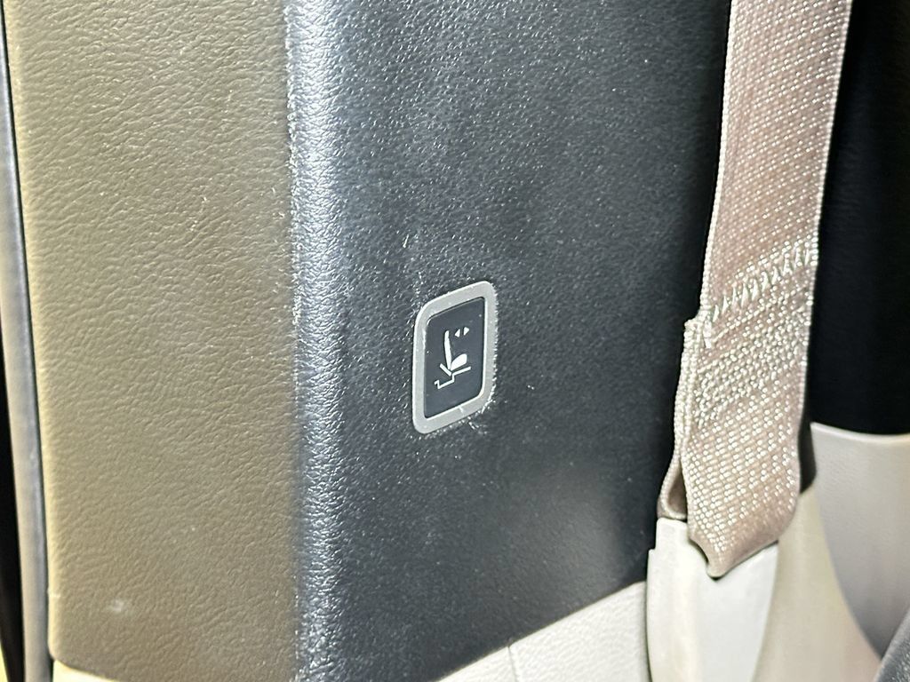 Used 2024 Chrysler Pacifica Touring-L FWD image 28