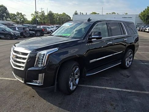 Used 2016 Cadillac Escalade Luxury AWD/4WD image 4