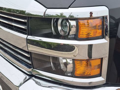 Used 2018 Chevrolet Silverado 2500 LT AWD/4WD image 11