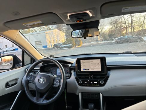 Used 2023 Toyota Corolla Cross L image 24